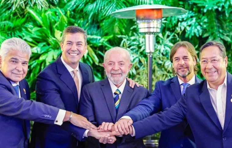 No Paraguai, Lula participa de reunião que formaliza entrada da Bolívia no Mercosul