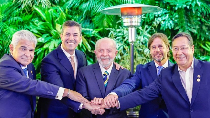 No Paraguai, Lula participa de reunião que formaliza entrada da Bolívia no Mercosul