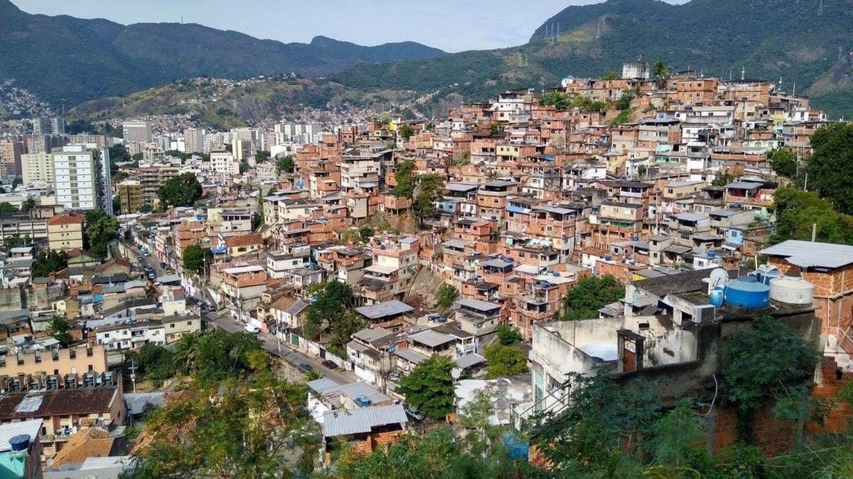 Traficantes tentam invadir Morro dos Macacos e moradores relatam confronto intenso