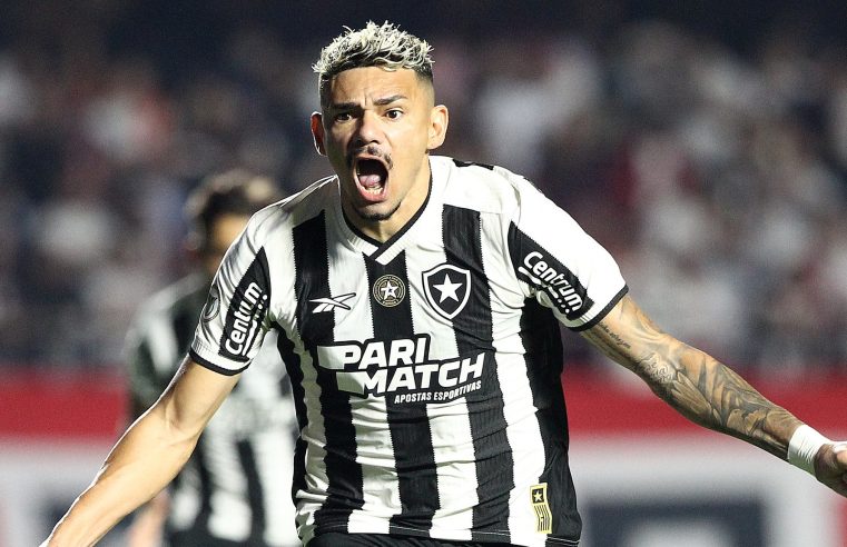 Fora de casa, Botafogo empata em 2 a 2 com São Paulo e se mantém na liderança do Brasileirão