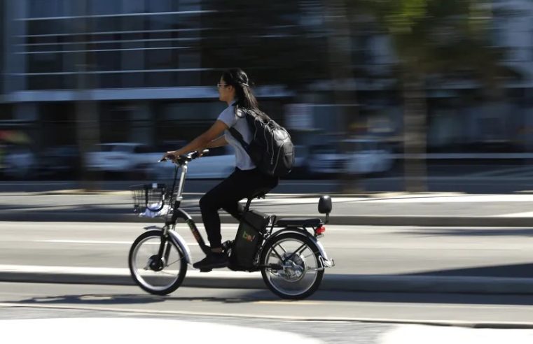 Nova lei municipal restringe circulação de bicicletas elétricas em ciclovias cariocas