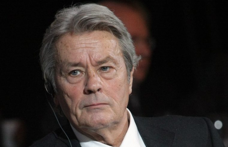 Família nega último pedido de Alain Delon e cão de estimação não será sacrificado