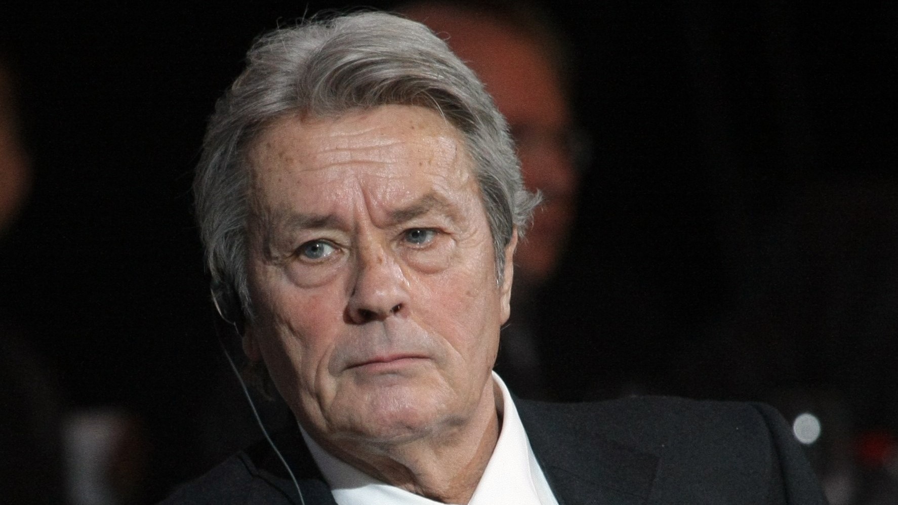 Família nega último pedido de Alain Delon e cão de estimação não será sacrificado