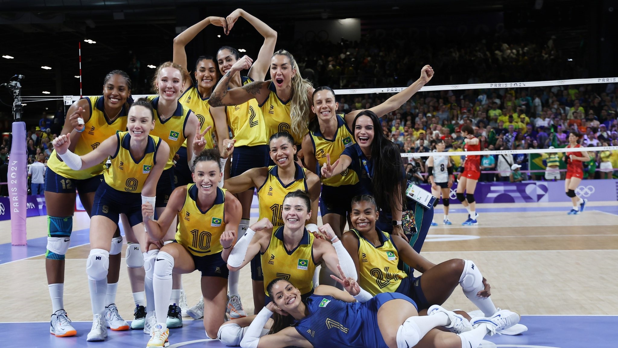 Hoje não, Japão! Brasil vence no Vôlei Feminino por 3 sets a 0 e avança às Quartas de Final em Paris