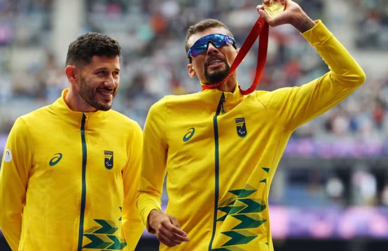 Atletismo: Julio Cesar conquista ouro e bate recorde mundial nos 5000m das Paralimpíadas de Paris