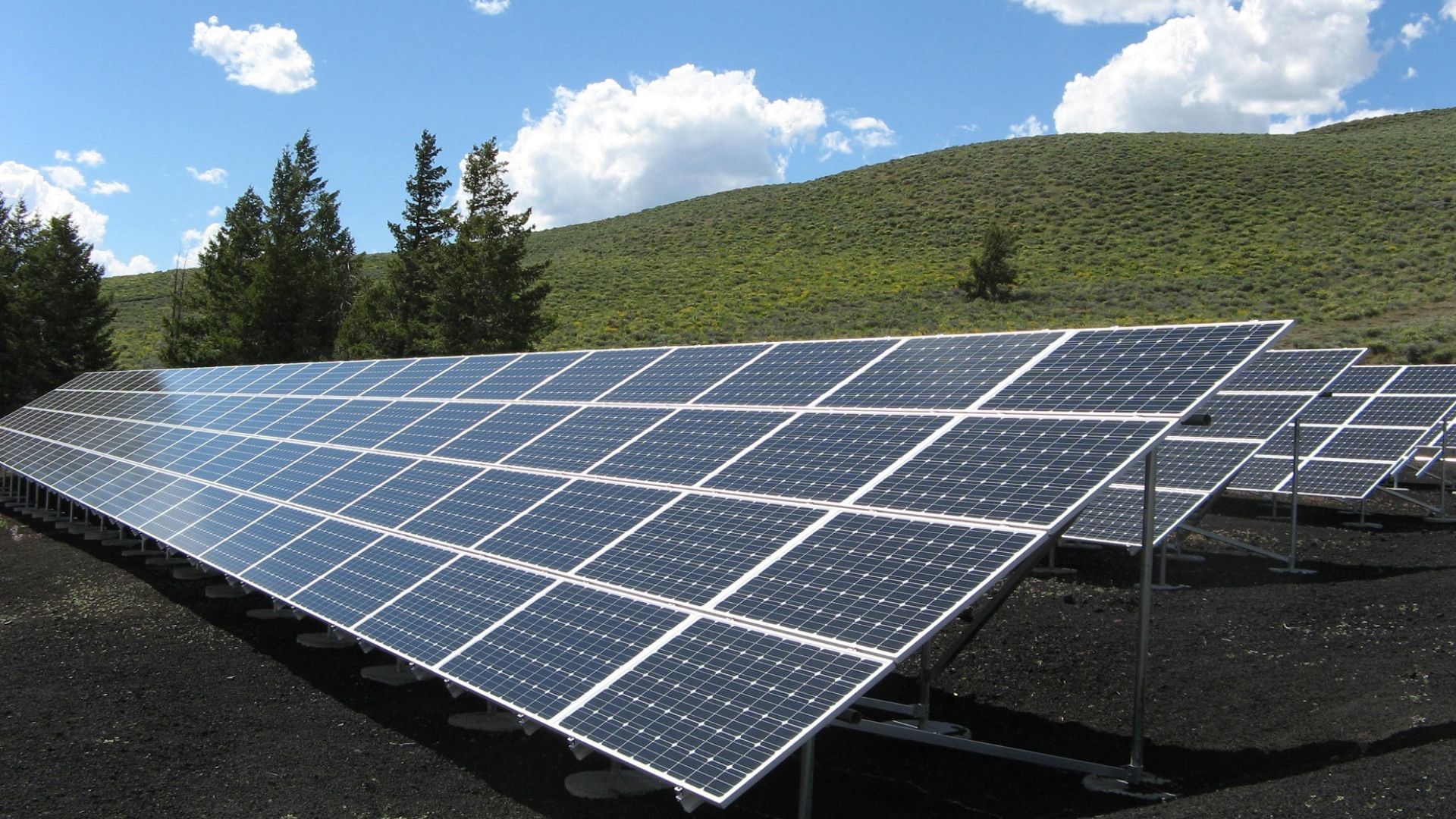 Uso de perovskita para painéis solares pode melhorar geração de energia em locais com pouca luz