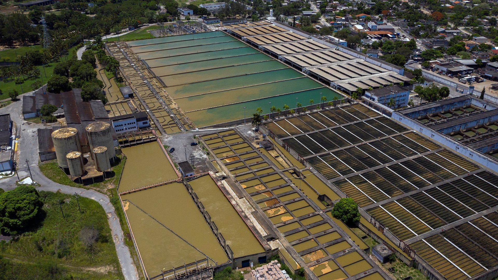 Falha elétrica reduz produção de água no Guandu