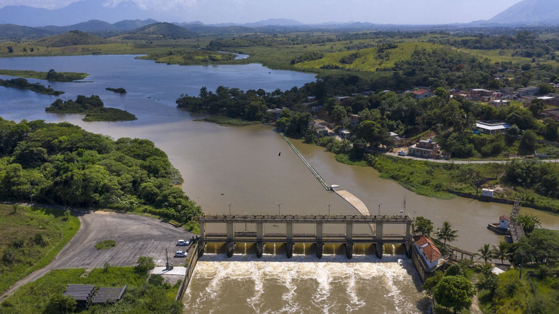 Cedae diz que houve vazamento de gás no Guandu e moradores de Nova Iguaçu denunciam forte cheiro de cloro