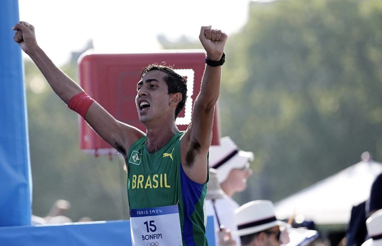 É Prata! Caio Bonfim faz história nas ruas de Paris e vira o primeiro brasileiro a conquistar uma medalha na marcha atlética