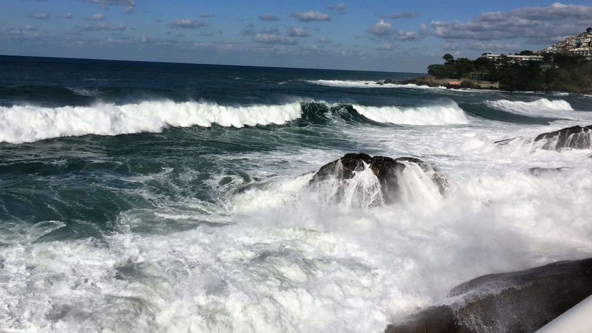 Marinha emite aviso de ressaca com ondas de até 2,5 metros no Rio