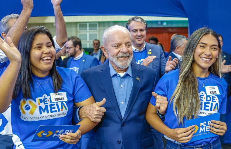 Lula anuncia ampliação do programa Pé-de-Meia para estudantes de baixa renda