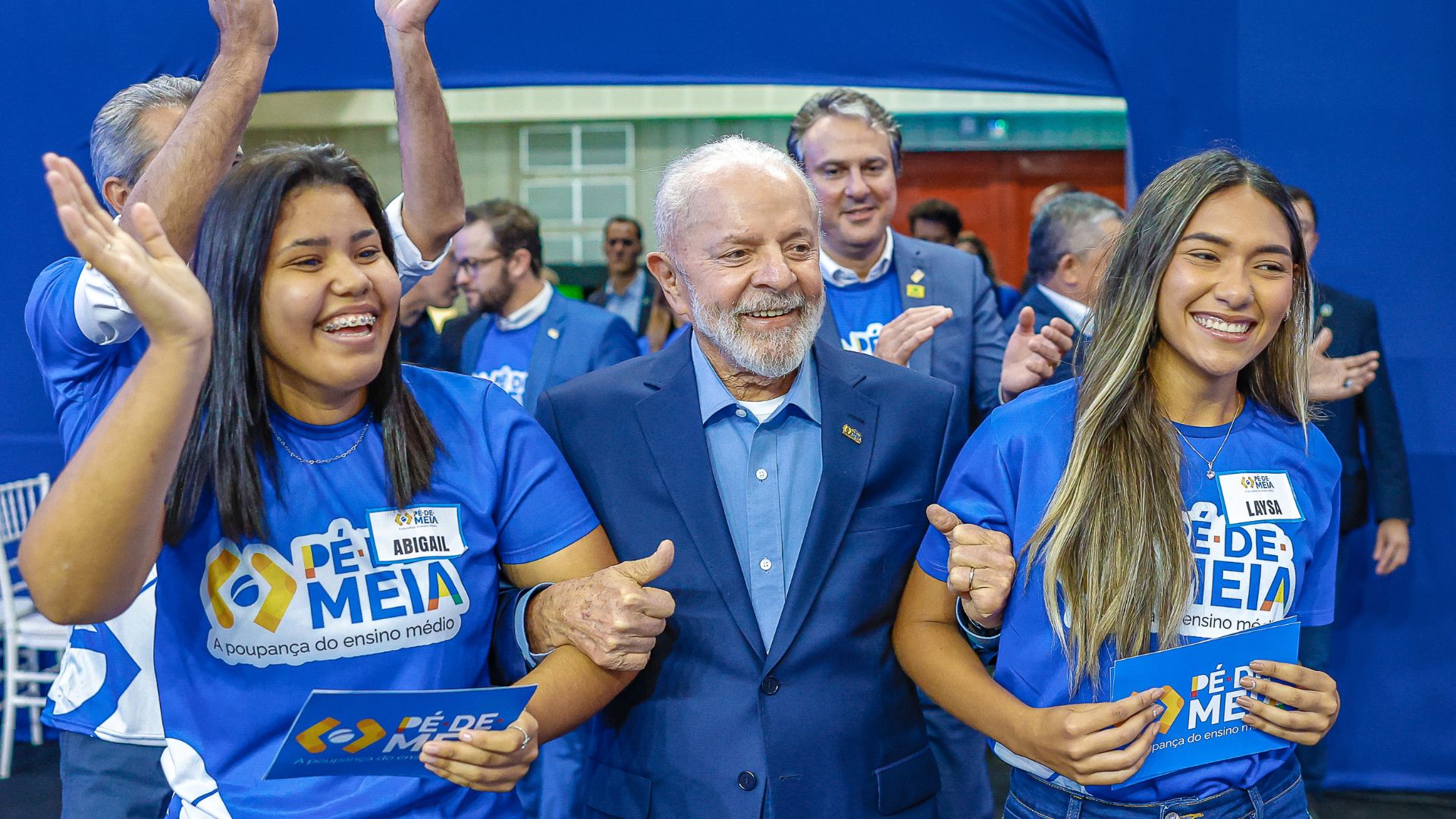 Lula anuncia ampliação do programa Pé-de-Meia para estudantes de baixa renda