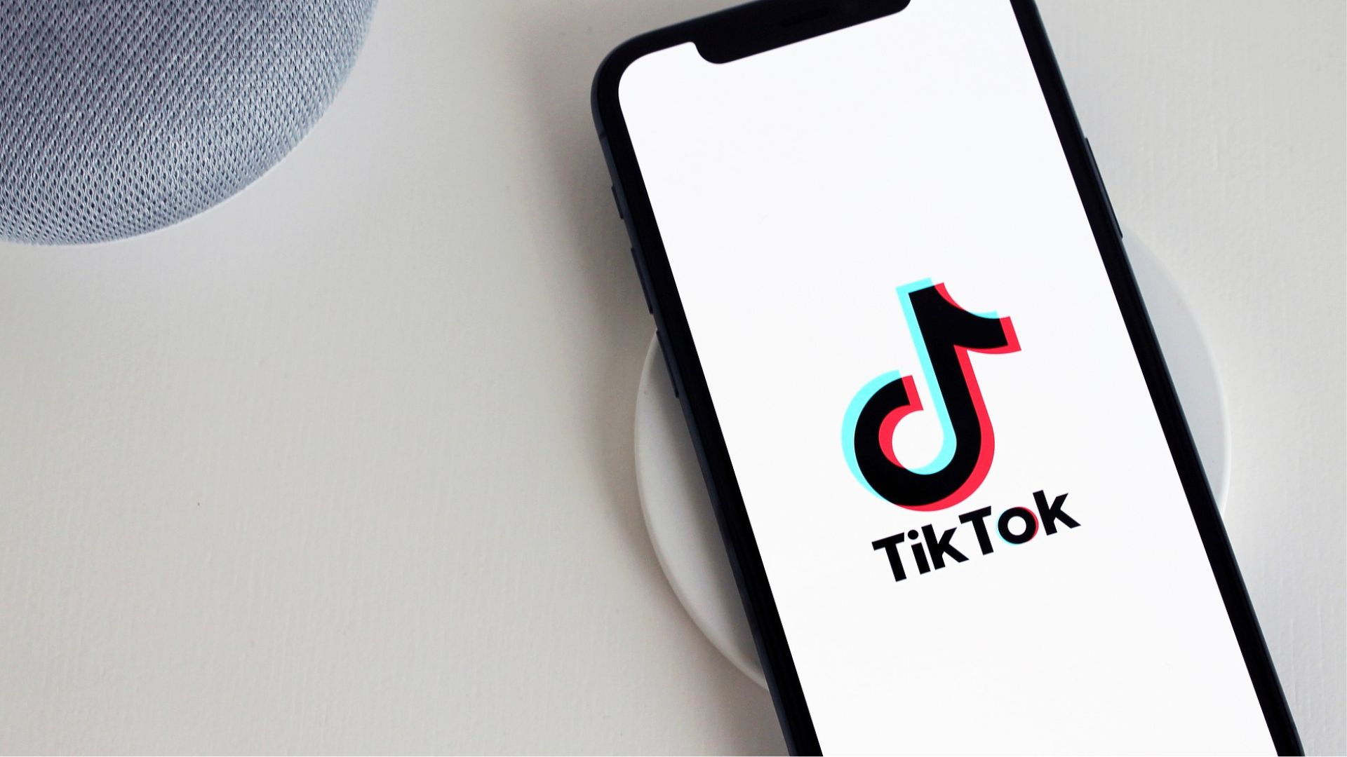 TikTok é processado por 13 estados americanos por causar vício e não proteger adequadamente usuários mais jovens