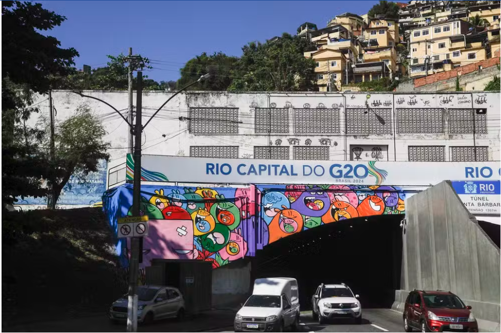 Entrada do Túnel Santa Bárbara ganha cores com novo grafite do artista Toz Viana