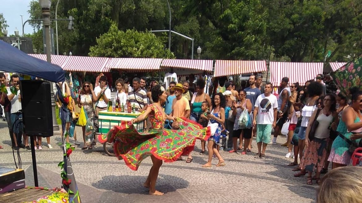 Após denúncia de moradores, Prefeitura planeja reorganização da Feira da Glória