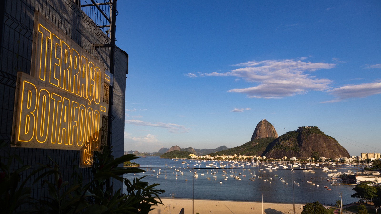 Botafogo Praia Shopping terá distribuição de brindes nesta quarta (28) e aula gratuita de alongamento nesta sexta (29)