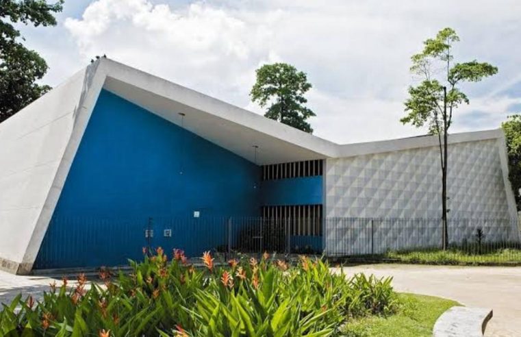 Teatro Armando Gonzaga é reinaugurado após oito meses de obra