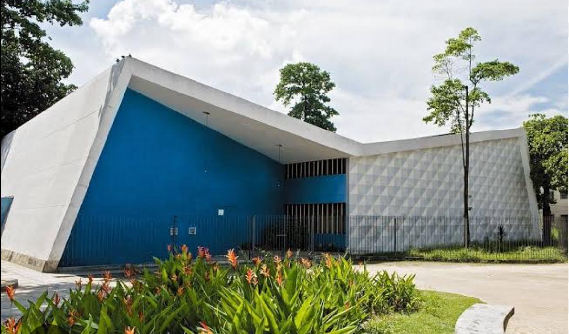 Teatro Armando Gonzaga é reinaugurado após oito meses de obra