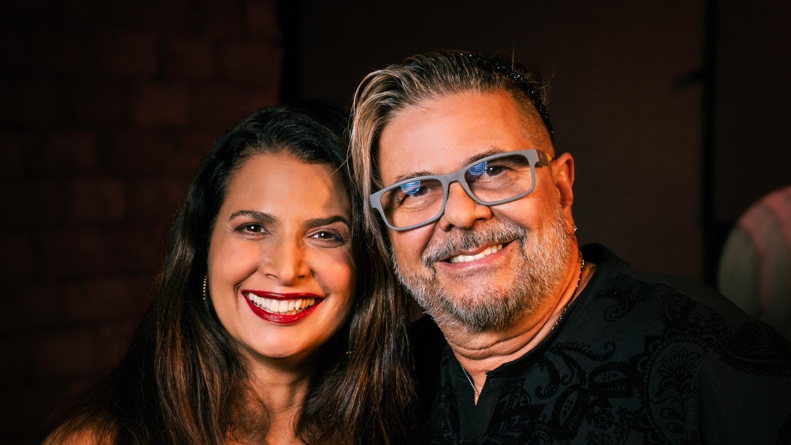 Filha do compositor Carlos Colla lança single com vocalista da banda Yahoo