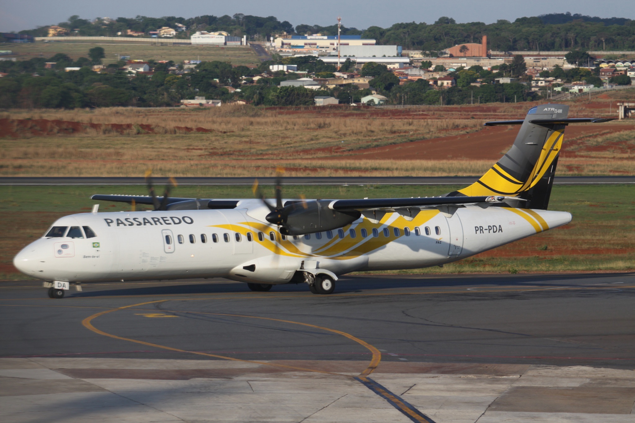 Avião cai com 62 passageiros no interior de São Paulo; não há sobreviventes