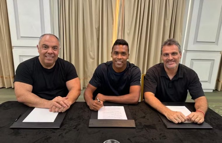 Flamengo: Alex Sandro, lateral-esquerdo, é anunciado como novo reforço e assina contrato até 2026