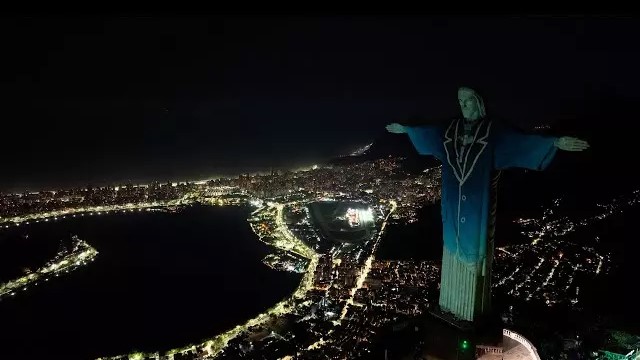 Cristo Redentor recebe projeção em homenagem especial ao apresentador Silvio Santos