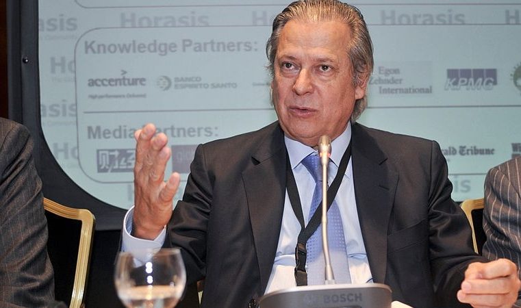 José Dirceu, ex-ministro da Casa Civil, é internado sob suspeita de insuficiência coronária