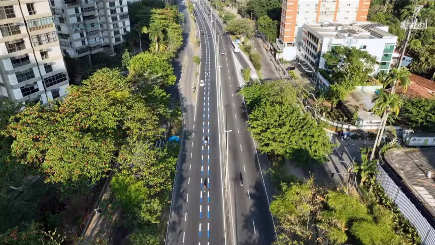 Rio inaugura 1ª motofaixa na Lagoa-Barra para reduzir acidentes com motociclistas