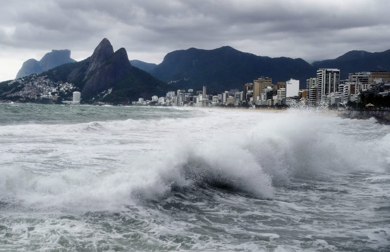 Temperatura bate recorde negativo no Rio, chega a 10,3°C no Alto da Boa Vista e ondas podem chegar a quatro metros