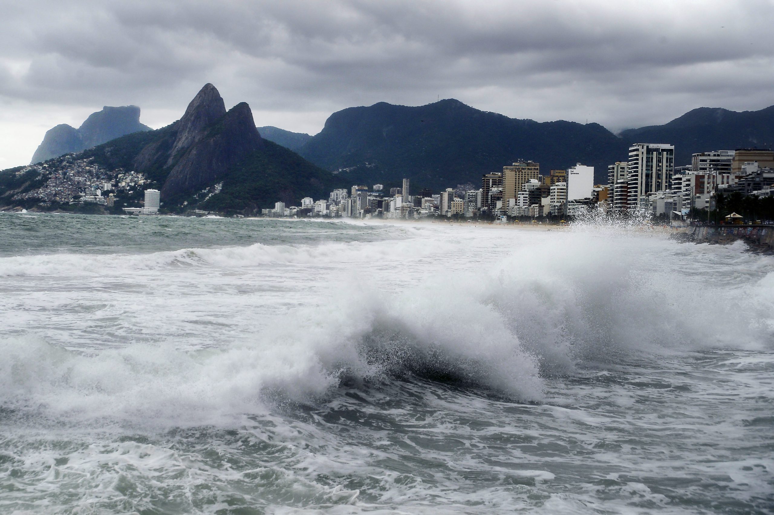 Depois de madrugada mais fria no Rio em 13 anos, massa polar perde força e temperatura volta a subir