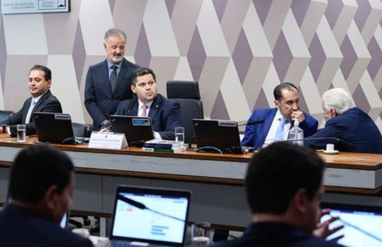 Senado aprova projeto que reduz prazo de inelegibilidade de políticos condenados