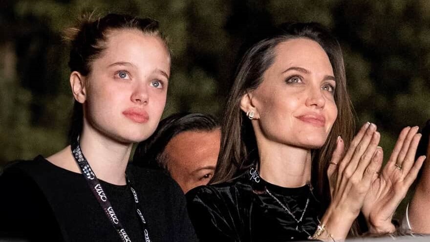 Filha de Angelina Jolie e Brad Pitt retira sobrenome do pai