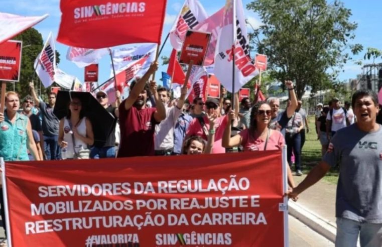 Servidores de agências reguladoras aprovam reajuste salarial de 27%