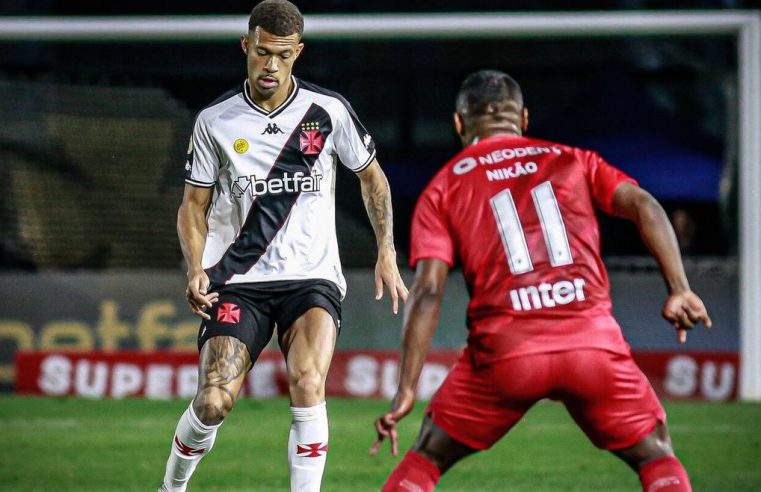 Vasco vence Athletico-PR de virada em São Januário e chega na oitava posição no Brasileirão