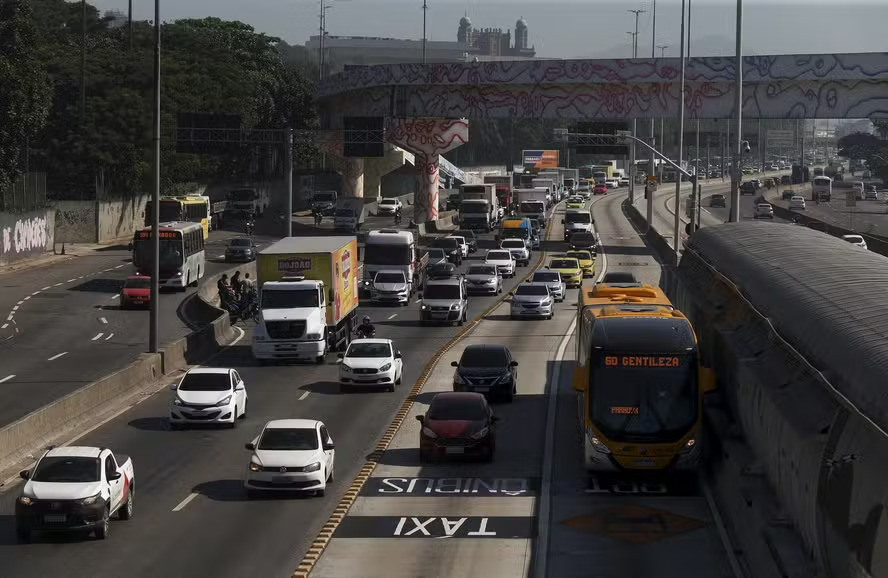 Prefeitura do Rio anuncia cancelamento de multas por excesso de velocidade aplicadas na seletiva da Av. Brasil durante 4 meses