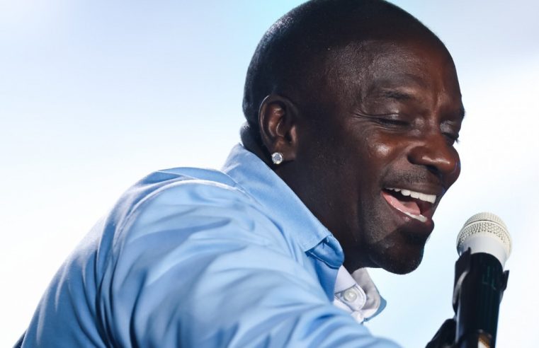 Akon fura participação em boate pós-Rock in Rio e frustra fãs que pagaram R$ 300 para ver artista