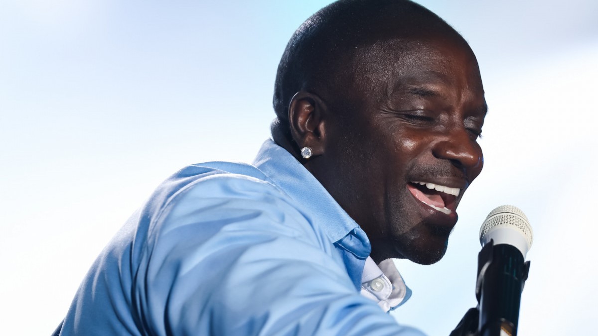 Akon fura participação em boate pós-Rock in Rio e frustra fãs que pagaram R$ 300 para ver artista