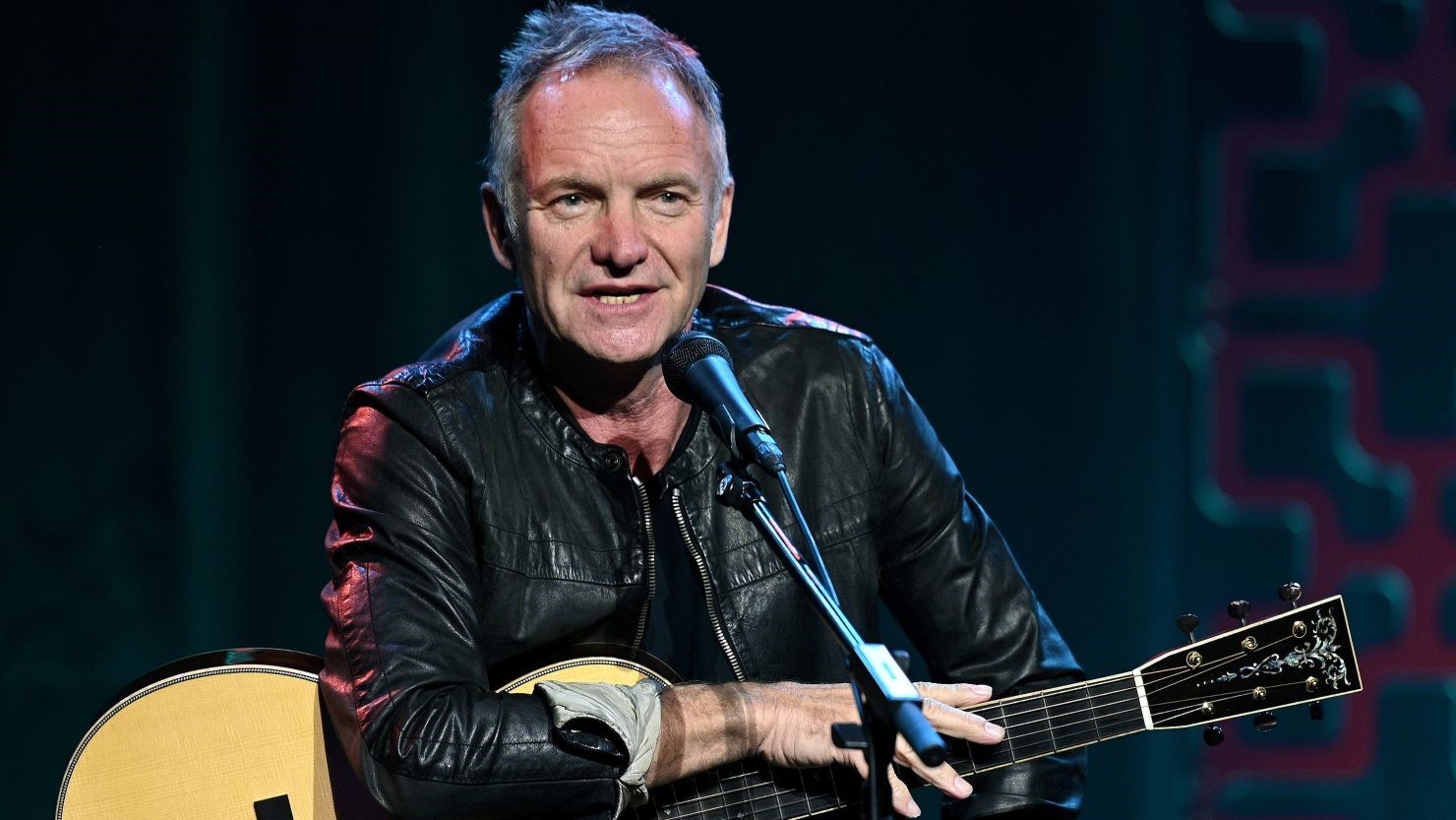 Ex-vocalista do The Police, Sting, anuncia três shows no Brasil em fevereiro de 2025