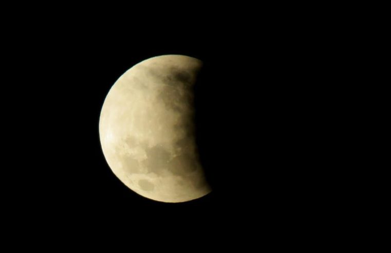 Eclipse lunar durante Superlua é fenômeno astronômico raro reservado para noite desta terça (17)