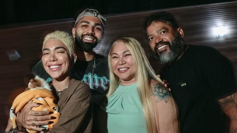 Affair de Gabigol, Julia Rodrigues, entrega presença em festa íntima do jogador