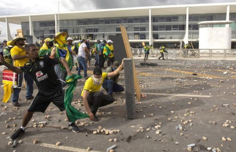 Democracia restaurada: obras vandalizadas no 8 de janeiro são recuperadas