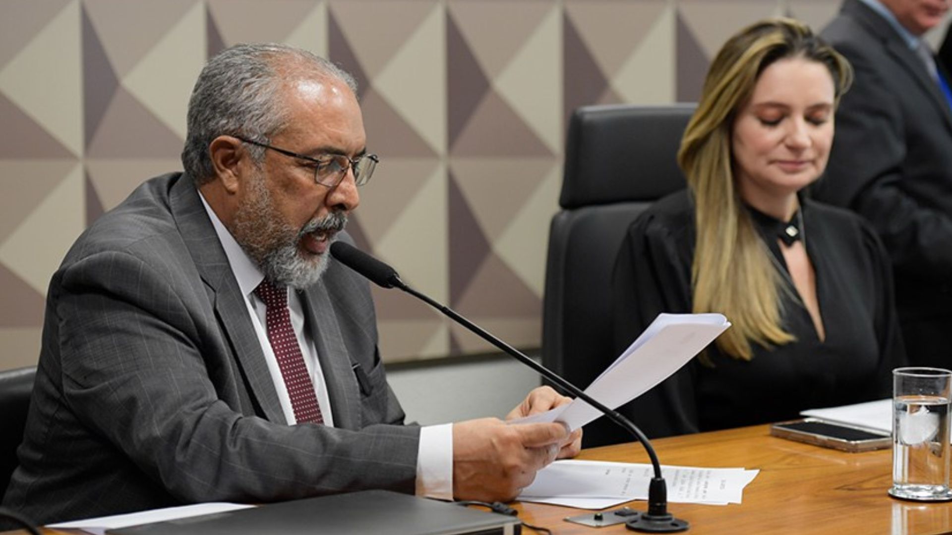 Comissão de Direitos Humanos do Senado aprova medalha para homens que atuam contra violência à mulher