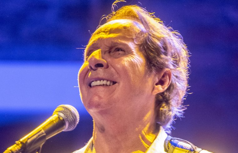 Beto Guedes celebra 50 anos de carreira com show no Circo Voador nesta sexta (11)