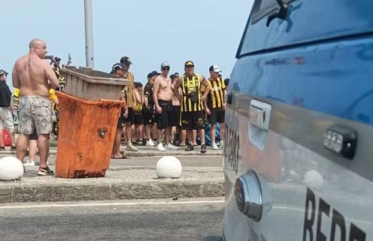 Torcedores de Flamengo e Peñarol entram em confronto na Praia da Macumba e policial atira para cima para conter confusão