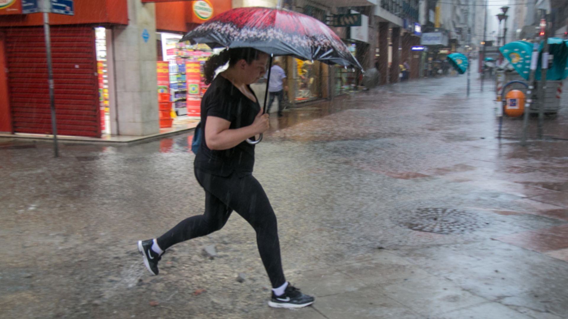 Região Sudeste é a mais afetada pelos alertas de chuva para o fim de semana