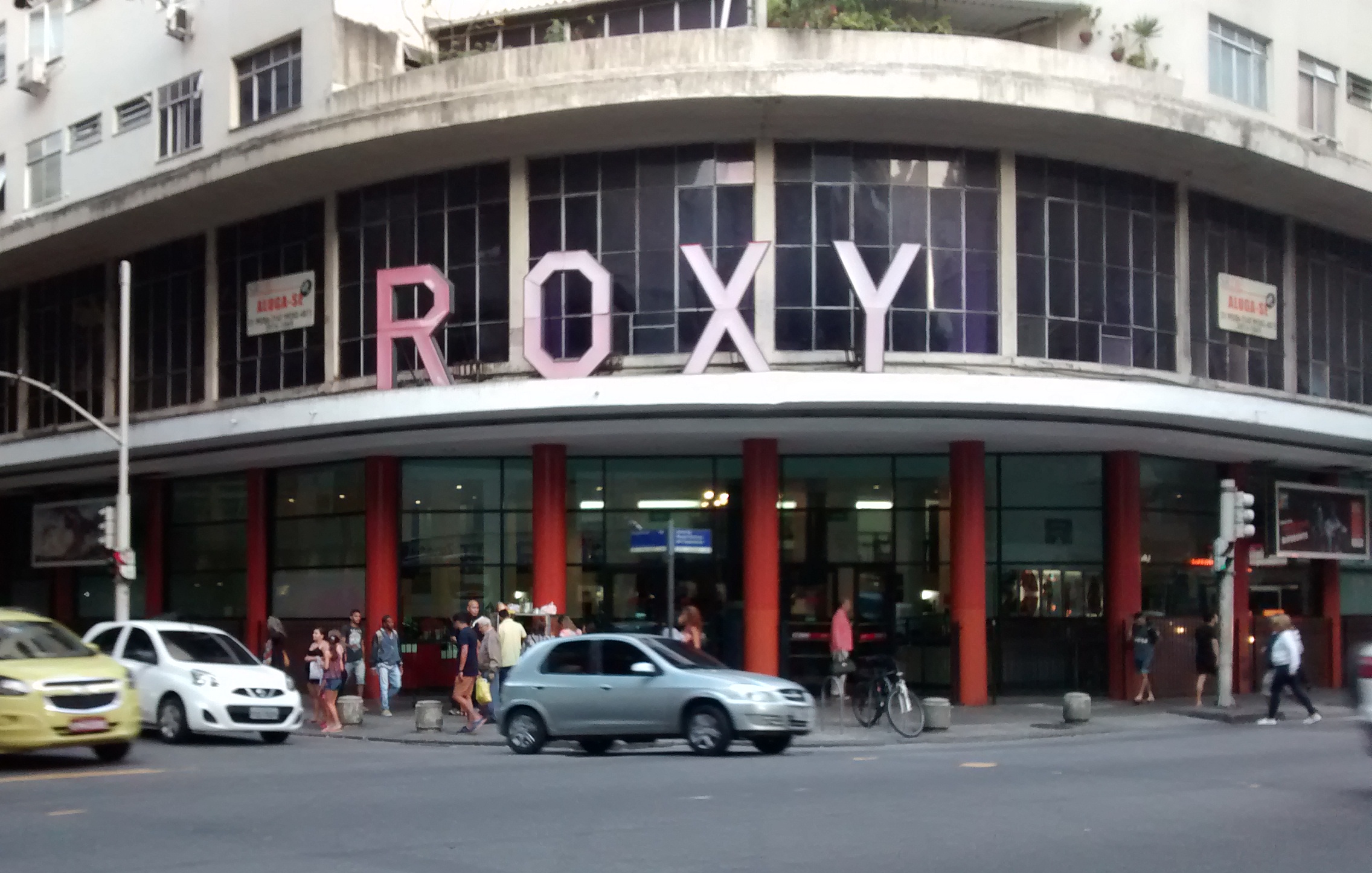 Copacabana: Aniversariante desta terça (3), Cine Roxy vira ‘dinner show’ e tem reabertura prevista para outubro