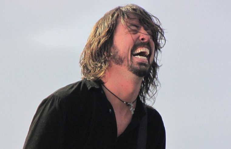 Dave Grohl é indicado como ‘affair’ de ‘deusa do pornô’ em meio a escândalo de caso extraconjugal