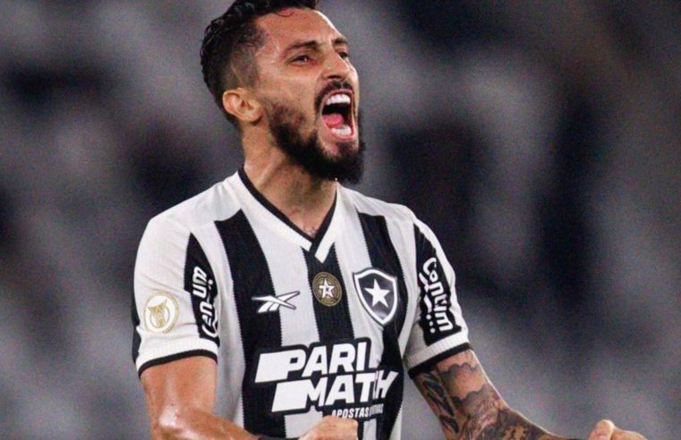 Botafogo: Alex Telles pode estrear como titular na Libertadores contra o São Paulo