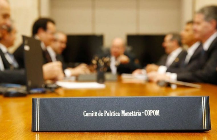 Copom se reúne nesta quarta (18) e pode elevar Selic após mais de 2 anos, diante de pressões inflacionárias e alta do dólar