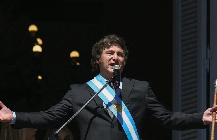 Venezuela emite mandado de prisão contra presidente argentino Javier Milei em retaliação a confisco de avião